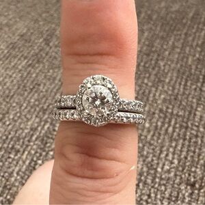 14k white gold engagement ring with wedding band
.1/2 carat. Leo diamond center